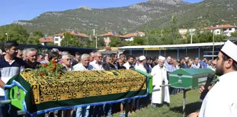 Muğla yerel haberi... Muğla'daki kazada hayatını kaybeden 4 kişi Burdur'da toprağa verildi