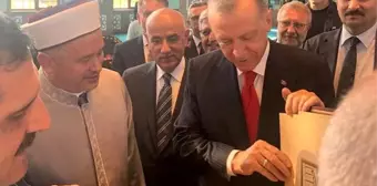 Kütahya haberi: Erdoğan, açılışını yaptığı Kütahya Mehmetçik Camii'ne Kur'an-ı Kerim hediye etti