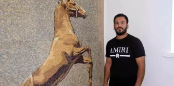 Topladığı atık taşları sanat eserine dönüştürüyor