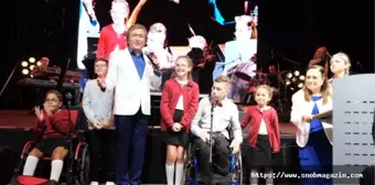 Erol Evgin Cerebral Palsy'li Çocuklarla Şarkı Söyledi