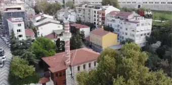 Üsküdar'da 2 asırlık tarihi caminin kubbesindeki kurşun plakalar çalındı