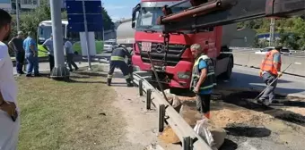 Bariyerlere çarpan tırdan burnu bile kanamadan çıktı