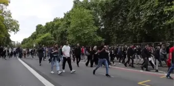 Hyde Park'ta cenaze töreni için dev ekranlar kuruldu