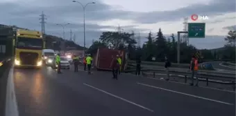 Kargo yüklü dorse tırdan ayrılarak TEM'de devrildi