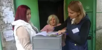 Ukrayna'daki ayrılıkçı yönetimler Rusya'ya katılmak için referandum düzenliyor (2)