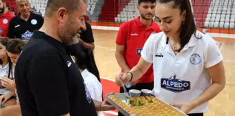 Kahramanmaraş haberleri: Alpedo Kahramanmaraş Kadın Voleybol Takımının hedefi 1. Lig