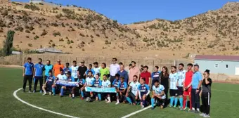 Kadın futbol takımı erkekleri yendi