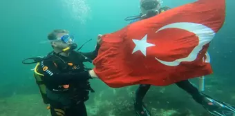 Preveze Deniz Zaferi'ni su altında Türk bayrağı açarak kutladılar