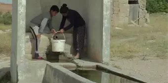 Suları akmayan köyde muhtardan kadınlara akılalmaz tavsiye: Gidin çeşmede yıkanın