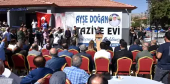 Sanatçı Latif Doğan'dan annesi adına taziye evi