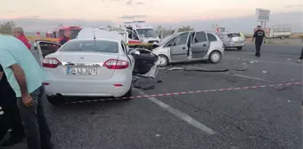 3 otomobilin birbirine girdiği feci kazada can pazarı! Polis memurunun eşi hayatını kaybetti