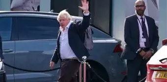 Boris Johnson, Liz Truss'un istifası sonrasında tatilini yarıda kesip Londra'ya döndü