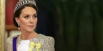 Galler Prensesi unvanıyla ilk davetine katılan Kate Middleton, göğsüne Kraliçe Elizabeth'in fotoğrafını taktı