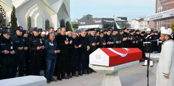 Depremde hayatını kaybeden polis memuru Sultanbeyli'de toprağa verildi