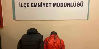 Kepenklerini araçla çarpıp kırdıkları işyerini soydular