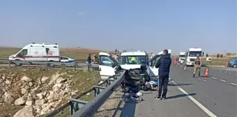 Mardin'de kamyonet bariyerlere ok gibi saplandı: 2 ölü, 3 yaralı