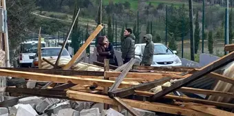 Borç alarak yaptırdığı çatısı uçtu, dakikalarca gözyaşı döktü