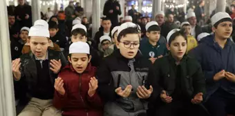 Diyanet İşleri Başkanı Erbaş imam hatipli gençlerle sabah namazında buluştu