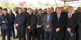 Üzerine kaya düşen otomobilde ölen öğretmenler son yolculuğuna uğurlanıyor