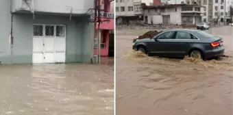 Yine deprem bölgesi yine aynı manzara! Şiddetli yağışlarda yollar göle döndü, taşkınlar yaşandı