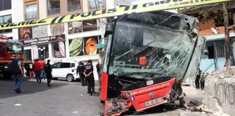 Kontrolden çıkan belediye otobüsü duvara çarptı: 10 yaralı