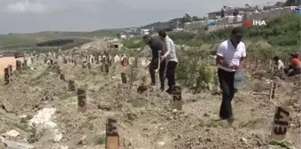 Hatay'da bayram öncesinde mezarlıklarda hüzün hakim