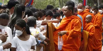 Kamboçya'da Buda'ya Adanan Vesak Günü Kutlandı