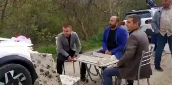 Damat arkadaşları tarafından okey masasına oturtuldu