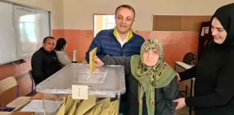 Asırlık çınar Fatma nine sandık başına gitti