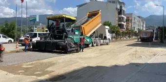 Kuşadası Belediyesi, Davutlar Mahallesi'nin Yollarında Yenileme Çalışmalarını Sürdürüyor