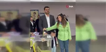 AK Parti'li İnan, eşi ve çocuğuyla birlikte oyunu kullandı