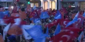 Binlerce kişi AK Parti Eskişehir İl Başkanlığı önünde zafer kutlaması yaptı