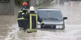 10 ilde etkili olan sağanak yağış, vatandaşlara zor anlar yaşattı