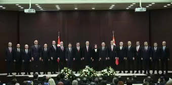 Erdoğan, 17 Bakan ve Bir Cumhurbaşkanı Yardımcısı'ndan Oluşan Kabinede 16 İsmi Değiştirdi, Daha Önceki Hükümetlerde Görev Alan Dört Eski Bakana...