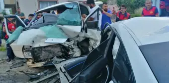 Kadirli'de işçi servisi ile otomobil çarpıştı: 1 ölü, 9 yaralı