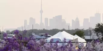 Kanada'nın Quebec Eyaletinde Çıkan Orman Yangınlarının Dumanı Toronto'ya Ulaştı