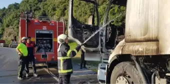 Ereğli'de TIR yangını: Çekici kısmı küle döndü