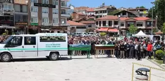 Amasya'da kaza sonucu hayatını kaybeden aile toprağa verildi