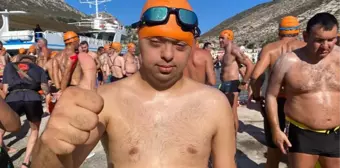 Down sendromlu sporcu Gökhan Kotan'dan dünyada bir ilk! 7 kilometreyi yüzerek geçti