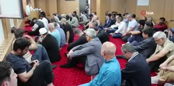 Paris'te Kurban Bayramı namazında camiler doldu taştı