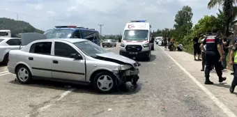 Adana'da Hafif Ticari Araç ile Otomobil Çarpışması: 1 Ölü, 4 Yaralı