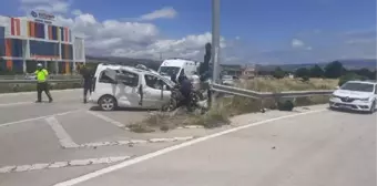 Amasya Merzifon'da Hafif Ticari Araç Kazası: 5 Yaralı