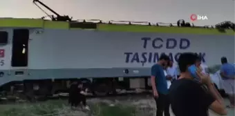 Yolcu treni otomobile çarptı: Sürücü yara almadan kurtuldu