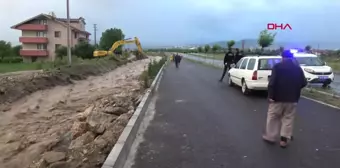 Bolu'da Sağanaklar Nedeniyle Yol Suyla Kaplandı