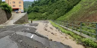 Trabzon'da Sağanak Yağış Hayatı Olumsuz Etkiledi