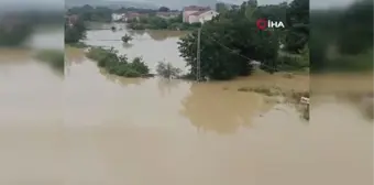 Zonguldak'ta sel felaketi: Yollar göle döndü, vatandaşlar mahsur kaldı