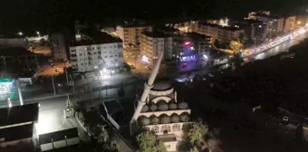 Mersin'de hortum nedeniyle caminin ikinci minaresi yıkıldı