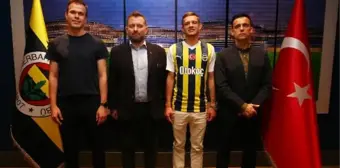 Fenerbahçe, Sebastian Szymanski'yi kadrosuna kattı