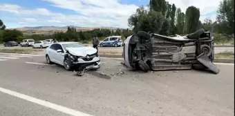 Sivas'ta trafik kazası: 3 kişi yaralandı