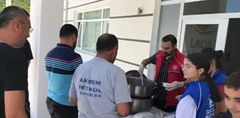 Çorum'un Laçin ilçesinde vatandaşlara aşure ikram edildi